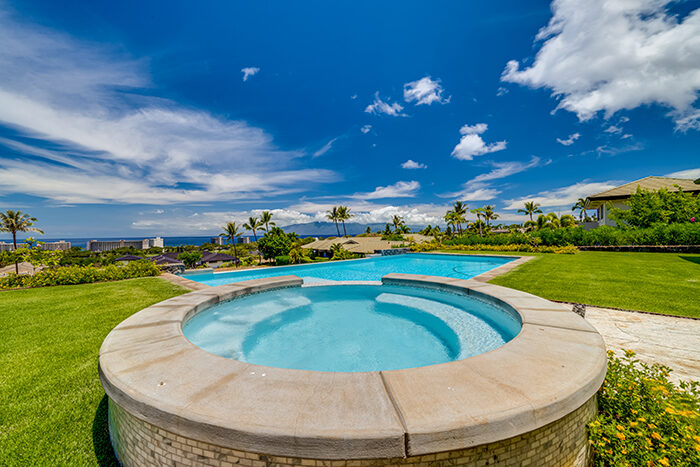 44 Lōliʻi Place pool and spa overlooking the ocean
